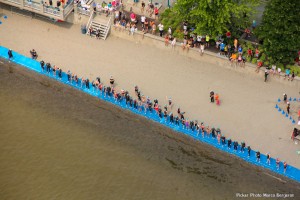 Départ nage du triathlon olympique depuis l'hélicoptère. Crédit photo:  M. Bergeron